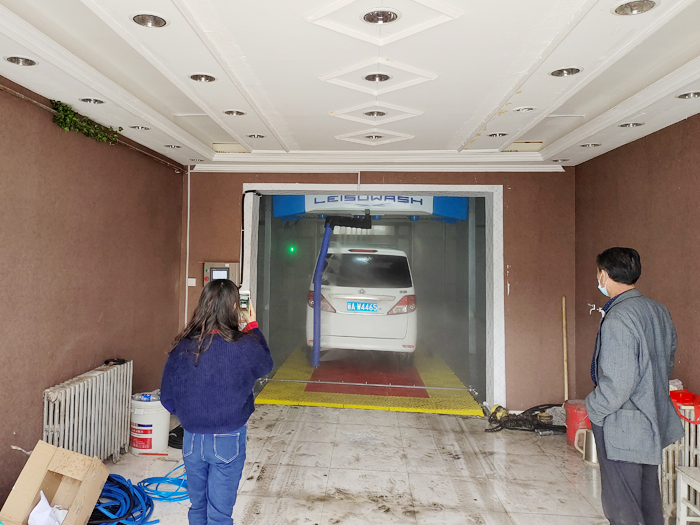 The 360 mini car wash machine was installed in Shunyuan Automobile Service in Hutubi County, Changji Prefecture, Xinjiang